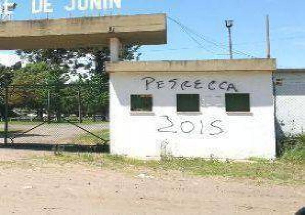 Petrecca denuncia campa�a �sucia� por la aparici�n de pintadas con su nombre