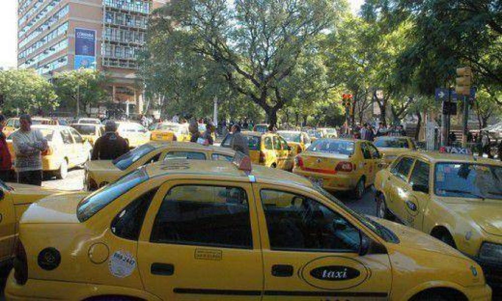 Taxistas piden un aumento de tarifa antes de fin de a�o