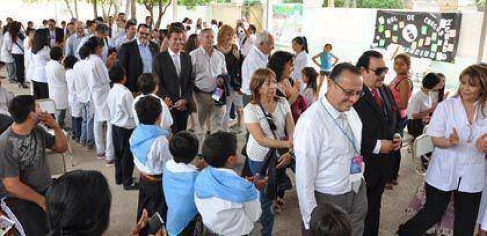 M�ximos referentes de la Organizaci�n Panamericana de la Salud visitaron la Escuela Hogar N� 1