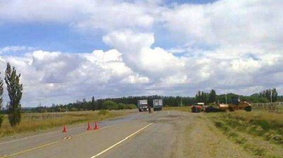 Se desarrollan trabajos de bacheo entre Comodoro-Sarmiento