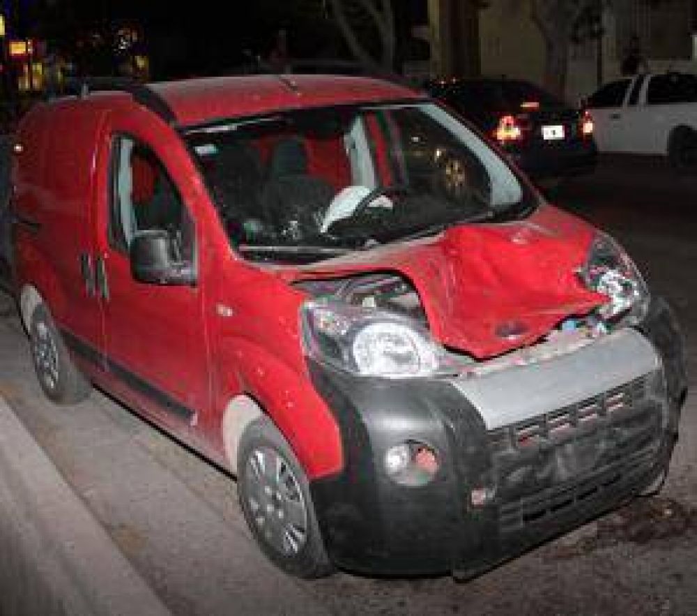 Un repartidor falleci� en un tremendo choque en Capital