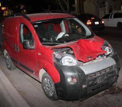 Un repartidor falleci� en un tremendo choque en Capital