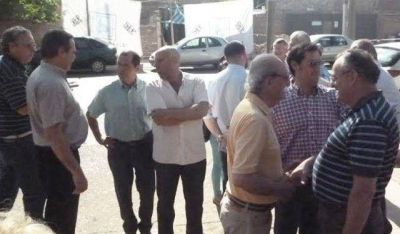 Vi�ateros se fueron indignados porque no pudieron reunirse con Gioja