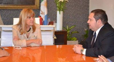A�da Ayala recibi� al c�nsul del Paraguay
