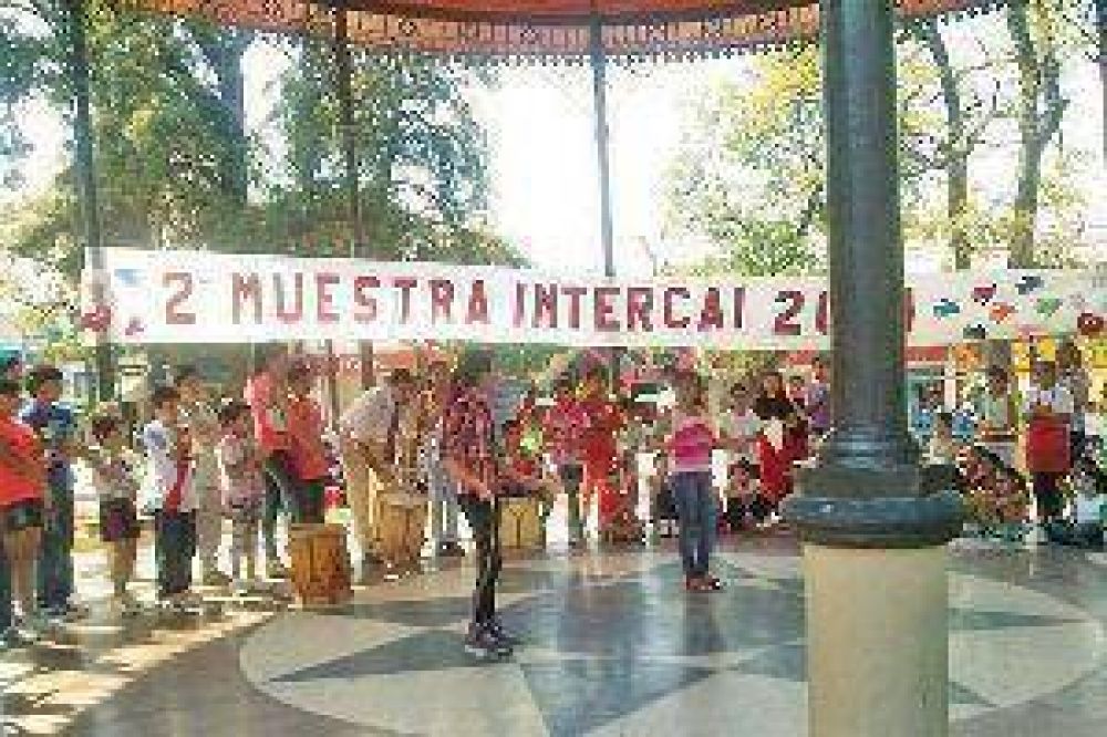 En la plaza Libertad se desarroll� con �xito la 2� Muestra InterCai 2014