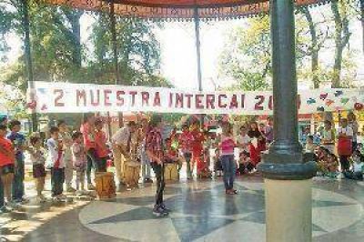 En la plaza Libertad se desarroll� con �xito la 2� Muestra InterCai 2014