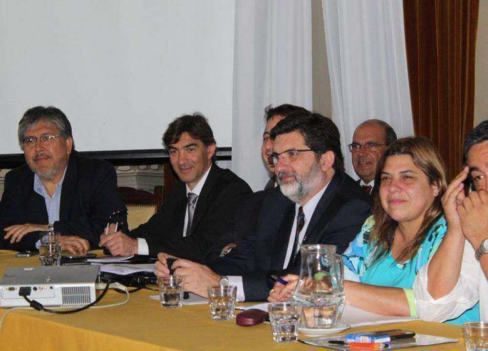 LA DIPUTADA ZARATE�A PARTICIP� EN LA REUNI�N POR EL PRESUPUESTO 2015