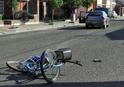 Menor herido al ser embestido por un autom�vil