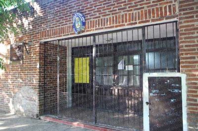 Tres chicos apu�alaron a otro de 12 a�os en la puerta de su escuela de San Carlos     