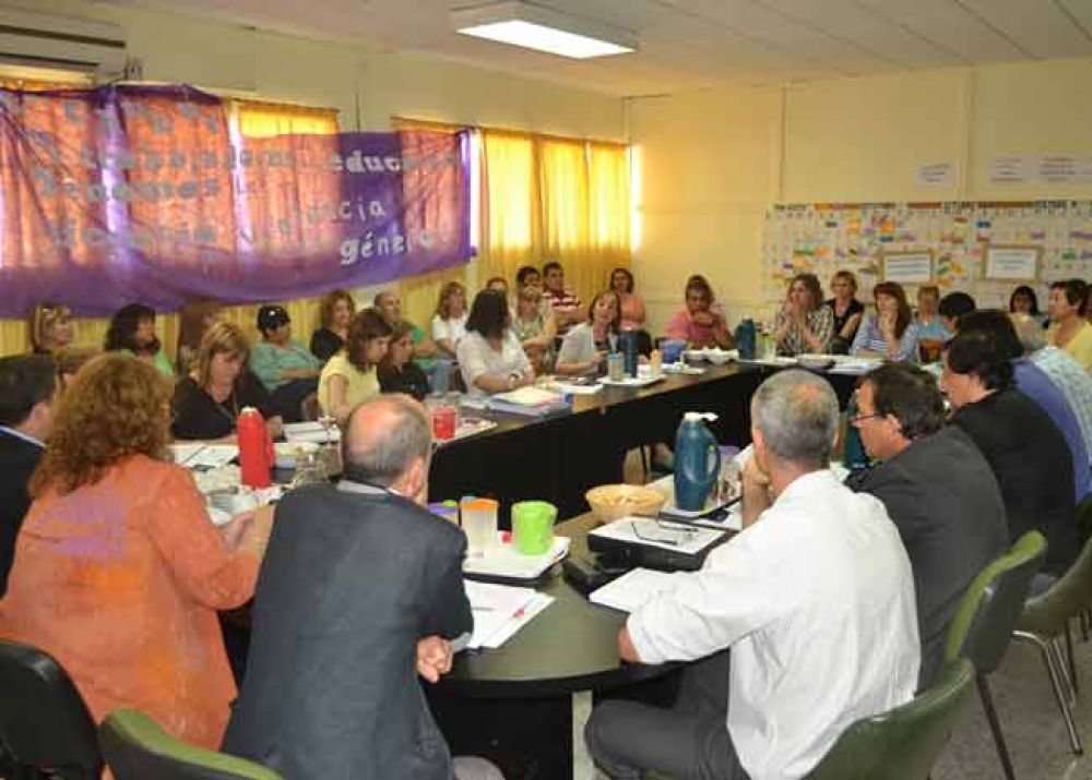  Cerr� la paritaria docente y la UTELPa manifest� su disconformidad