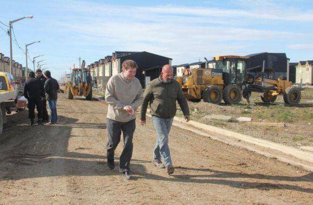 El intendente Melella supervis� el inicio de la obra de pavimentaci�n en Chacra XIII