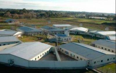 Casal anunci� la construcci�n de dos c�rceles en Campana y Lomas de Zamora