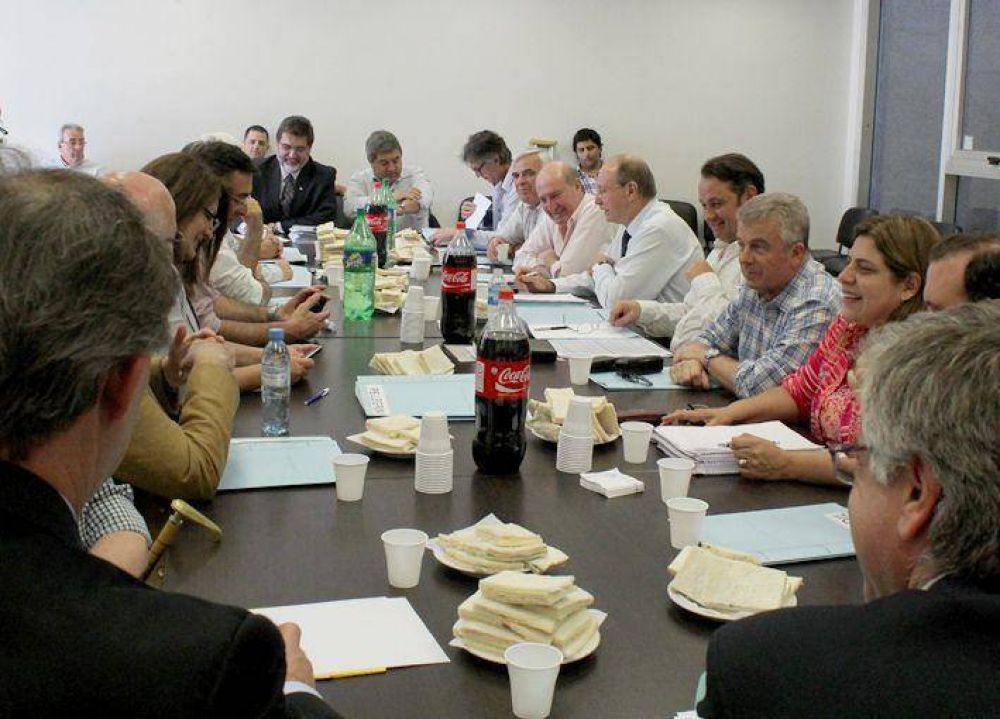 SANDRA PARIS: FUE PARTE DE LA REUNION CON 15 UINTENDENTES RADICALES