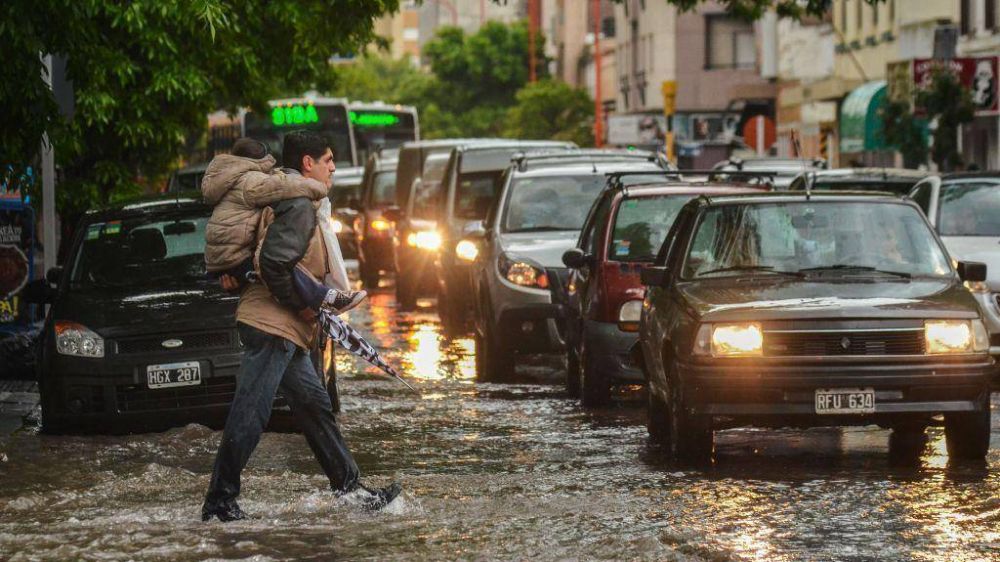 Anunciaron un fin de semana con lluvias y Defensa Civil emiti� un alerta de tormentas