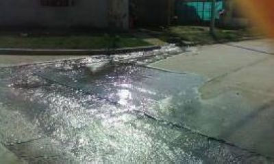 Las obras de Alperovich: barrio nuevo, sin agua y con los ca�os reventados