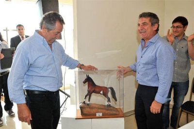 Intendente de Bragado apoya la precandidatura de Urribarri