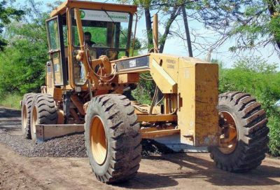 Maquinarias municipales trabajan en la recomposici�n de calles de distintos sectores