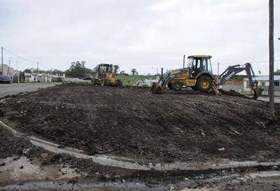 Realizan trabajos de mantenimiento y construcci�n de caminos rurales