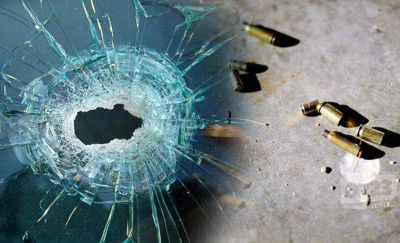 Roban un auto y se tirotean con la polic�a