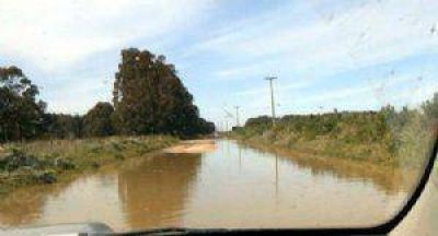 Abren un canal entre Los Angeles y las Termas para drenar el agua