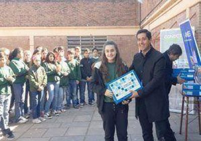 Entrega de netbooks en la Escuela Media N� 7 �Mayor Arrieta�