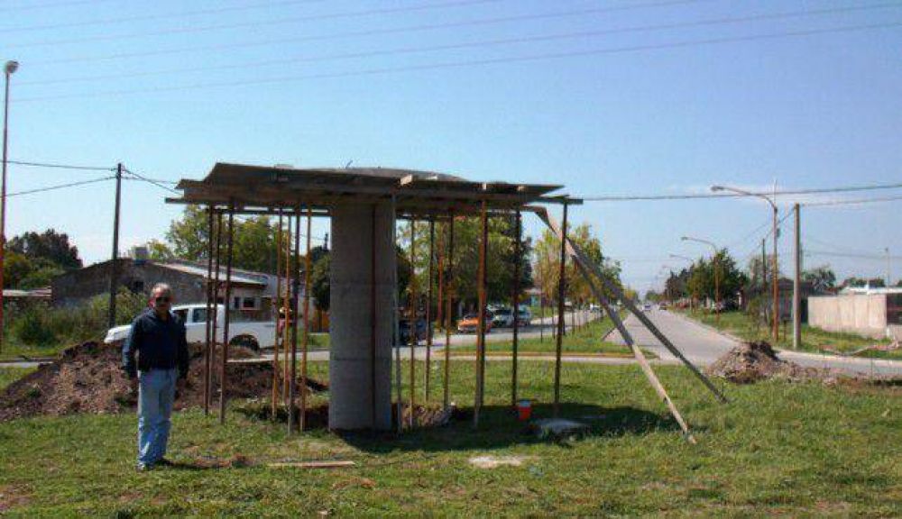 Trabajan en el emplazamiento del futuro monumento a �El Zorro�