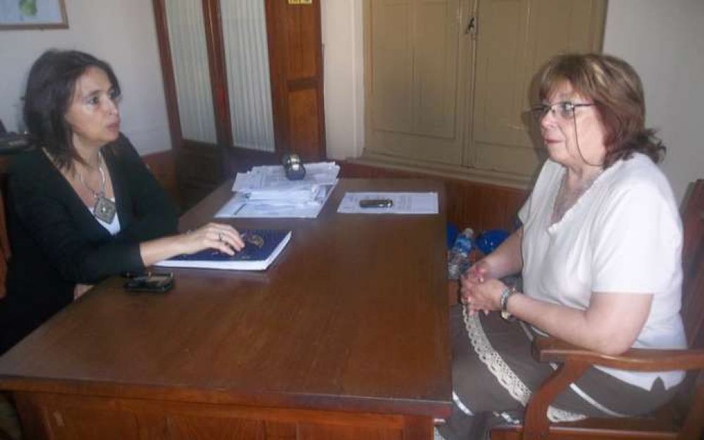 Procuran formar cooperativas en las escuelas integrales
