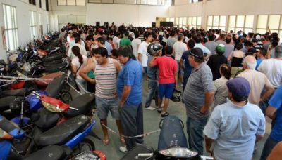 Locura por las motos en el remate de Alta Gracia