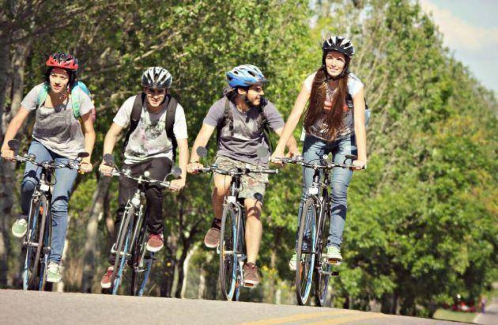 El gobernador entrega las primeras bicis de TuBi Universidades
