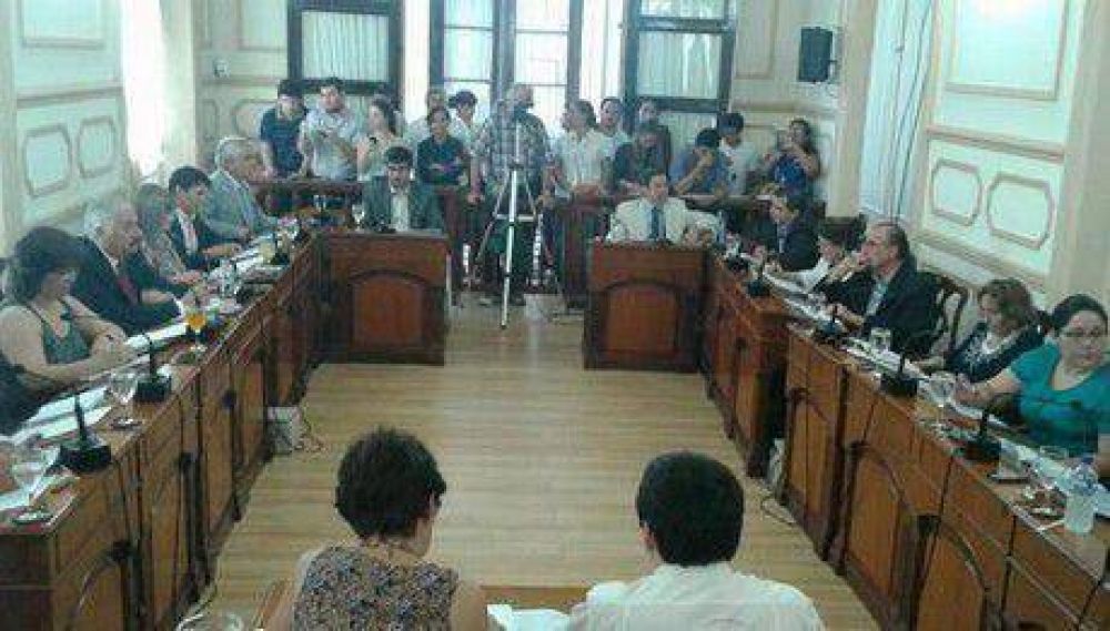 Corrientes: R�os acumula temas para aprobarlos sin debate en el Concejo