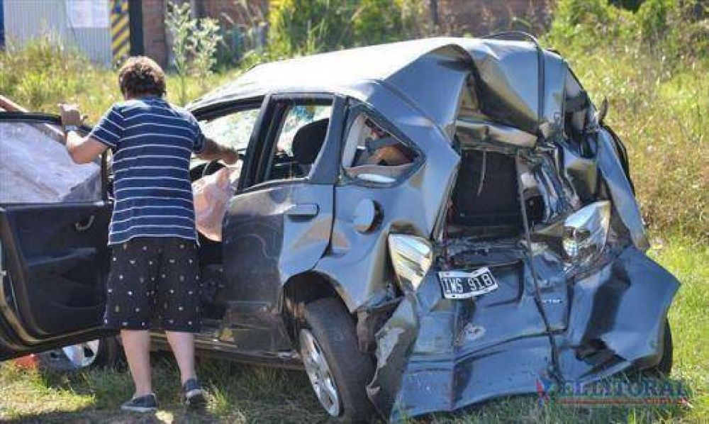 Violento vuelco de un auto, pero sin v�ctimas, frente al aeropuerto