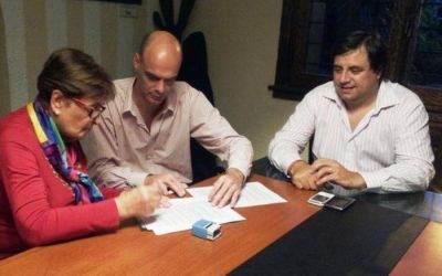 Manino Iriart destac� la firma de convenio para �soluciones habitacionales� 