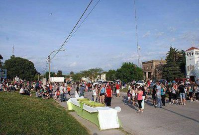 Sierras Bayas celebr� sus 135 a�os con diversas actividades