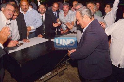 Con una megafiesta, el Club Estudiantes de Paran� celebr� los 80 a�os del rugby