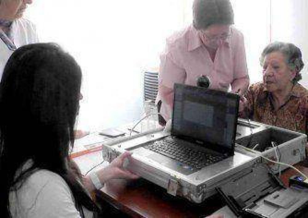 Comenz� a funcionar kit digital del Registro Civil