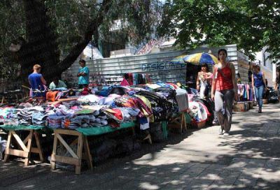 En�rgica reacci�n de comerciantes y empresarios contra la venta ambulante     