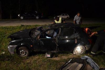 Un hombre herido tras un vuelco en la Autov�a 6
