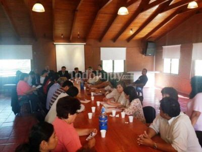 El Gobierno recibe a los gremios