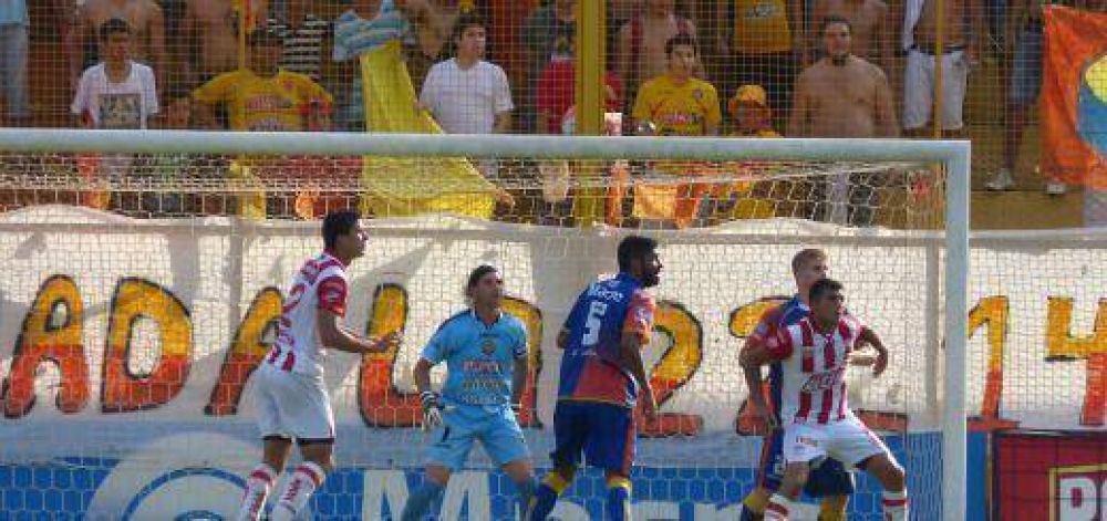 Uni�n fue un poco m�s que Crucero y se qued� con el partido y la punta de la zona �B�