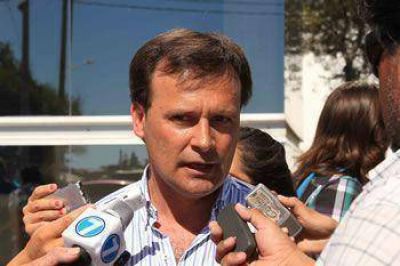 MAC KARTHY PUSO FECHA PARA CONFIRMAR O DESCARTAR SU CANDIDATURA