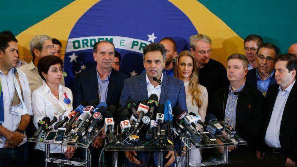 Neves felicit� a Rousseff: 
