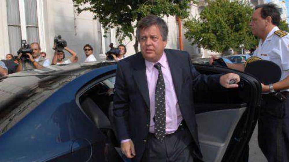 Ladrones atacaron el auto del fiscal Carlos Stornelli y se tirotearon con sus custodios