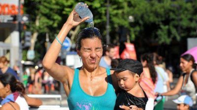 La temperatura rompi� el r�cord hist�rico de los 35 grados y rige una alerta por fuertes tormentas