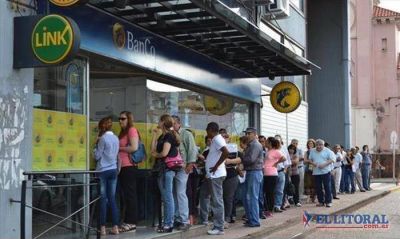 Arranca el pago de sueldos y Colombi ratific� intenci�n de aumentar el plus