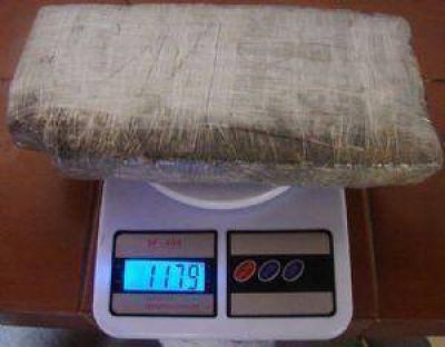 Secuestran 1 kilo de marihuana y 200 gramos de coca�na