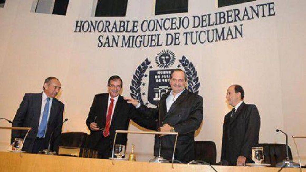 Alperovich encabez� acto de asunci�n de �Cacho� Cano al frente del Concejo