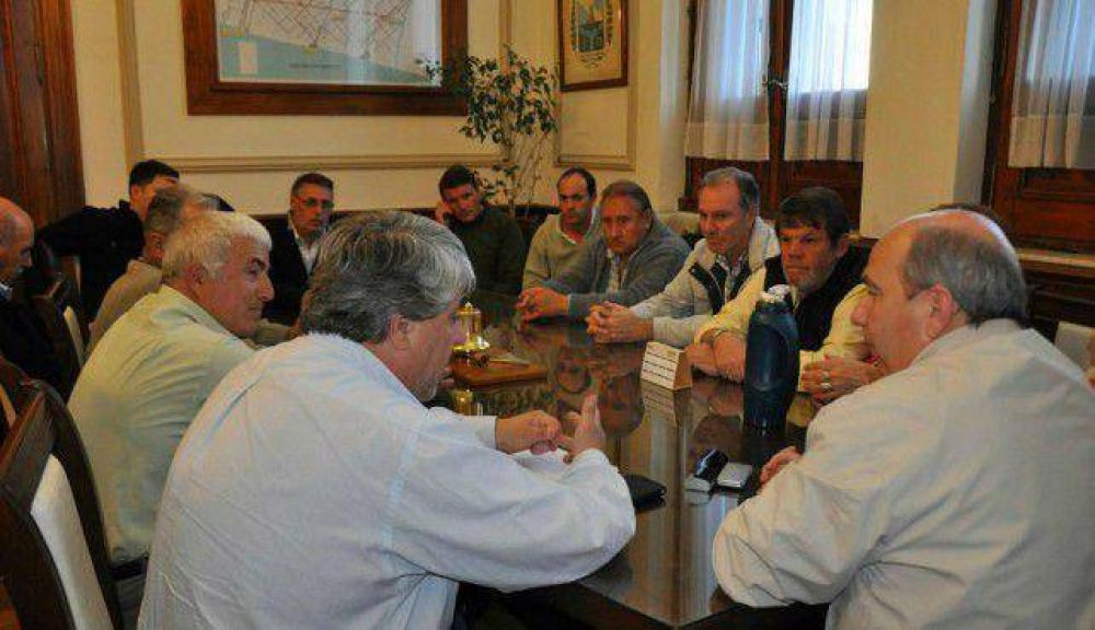 Defensa Civil controla los arroyos por la intensa lluvia