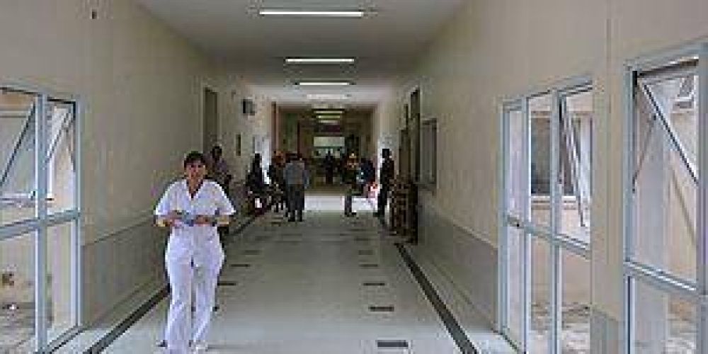 Abandonan a peque�a beb� envuelta en s�banas