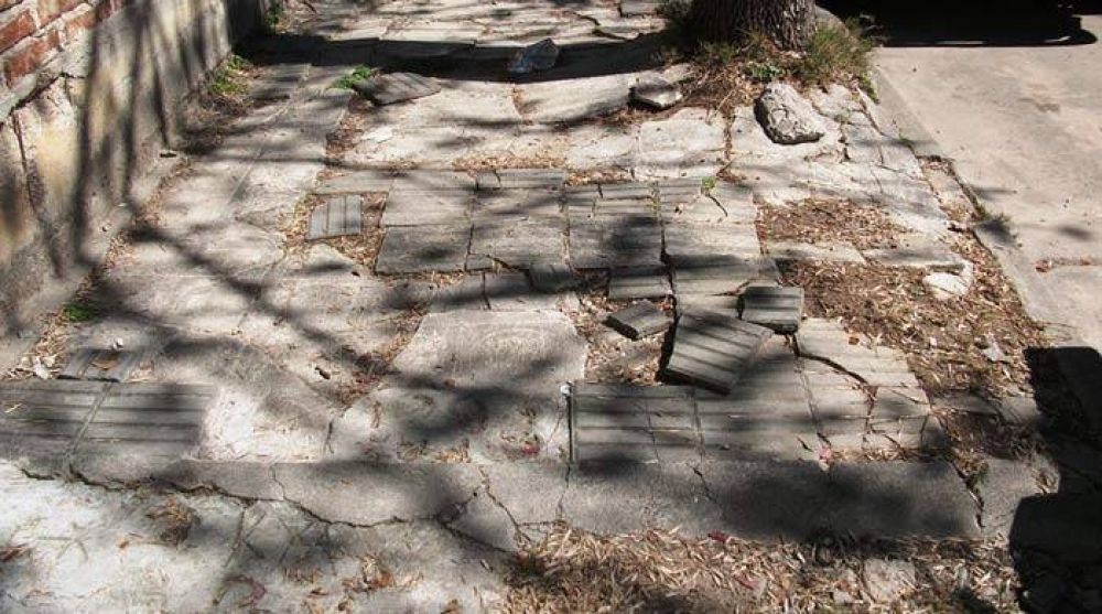 Presentan un proyecto para arreglar las veredas de la ciudad
