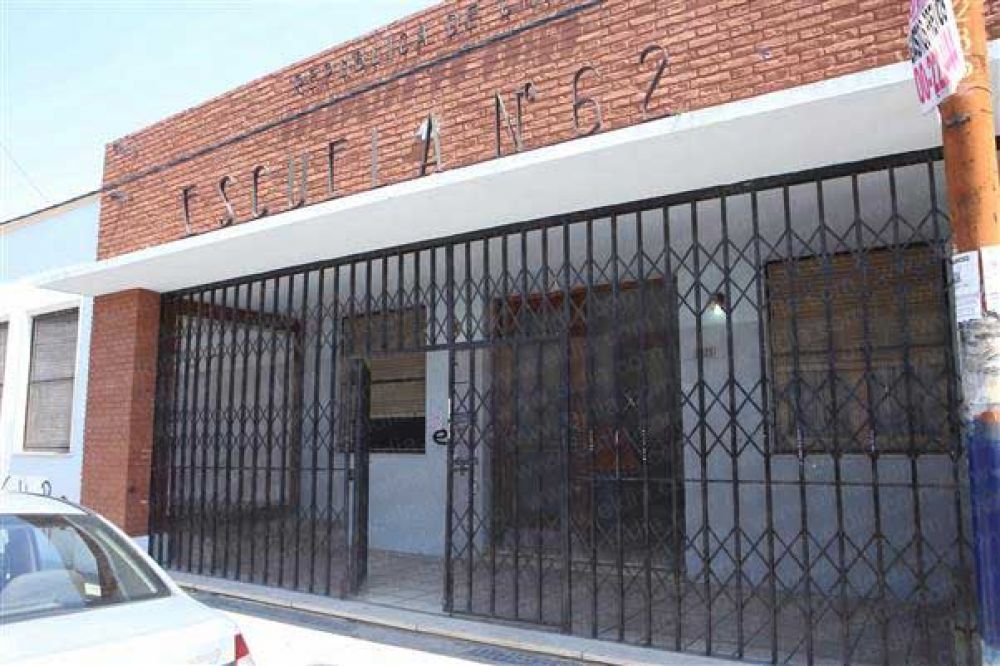 Destrozos y robo en otra escuela: ahora le toc� a la Primaria 62     